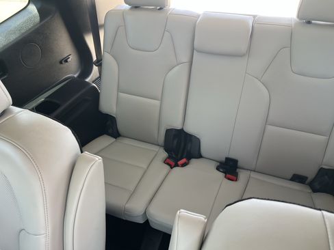 Used 2025 Kia Telluride S FWD image 19