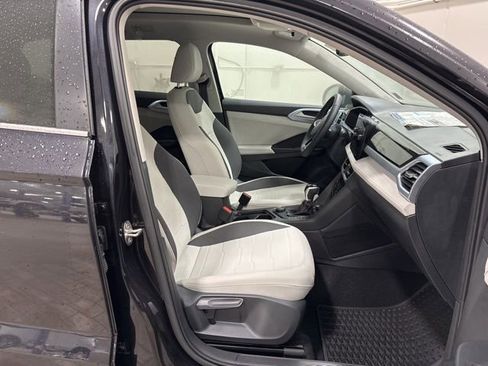 New 2025 Volkswagen Taos SE image 8