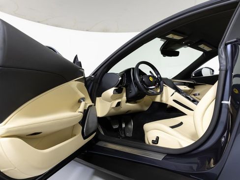 Used 2021 Ferrari Roma image 22