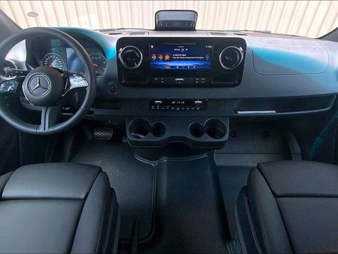 Used 2025 Mercedes-Benz Sprinter 2500 image 15