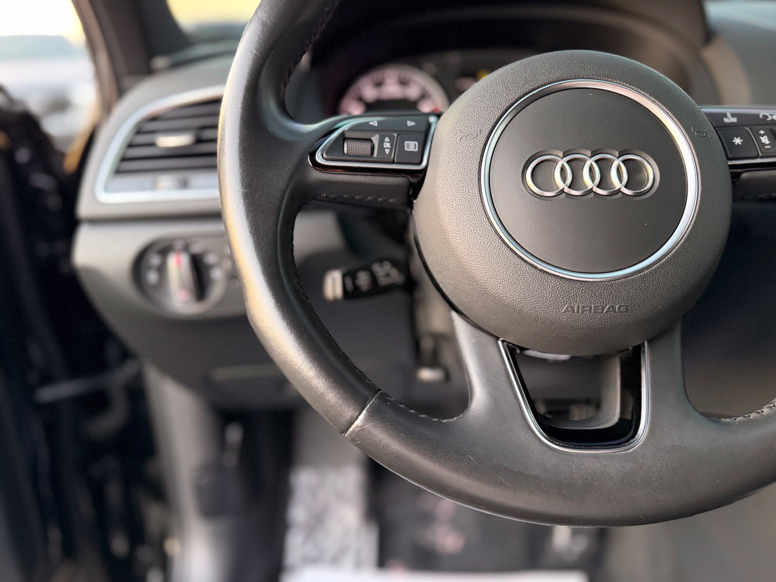 Used 2018 Audi Q3 2.0T Premium FWD image 19