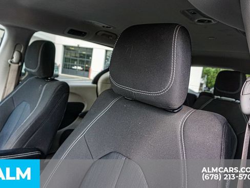 Used 2022 Chrysler Voyager LX FWD image 17