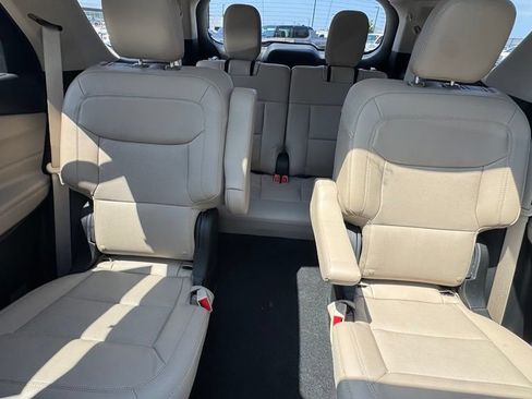 Used 2023 Ford Explorer Limited w/ Limited Technology Package AWD/4WD image 31