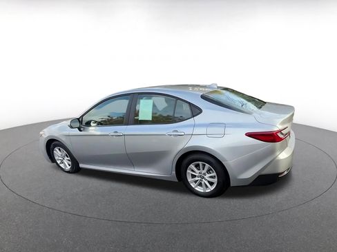 Used 2025 Toyota Camry LE image 10