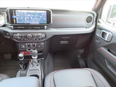 New 2026 Jeep Wrangler Unlimited Rubicon AWD/4WD image 16