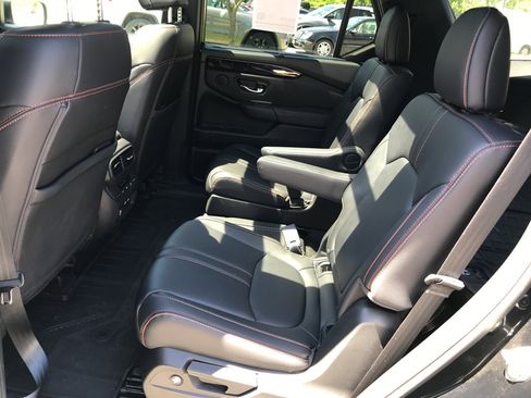Used 2023 Honda Pilot TrailSport image 30