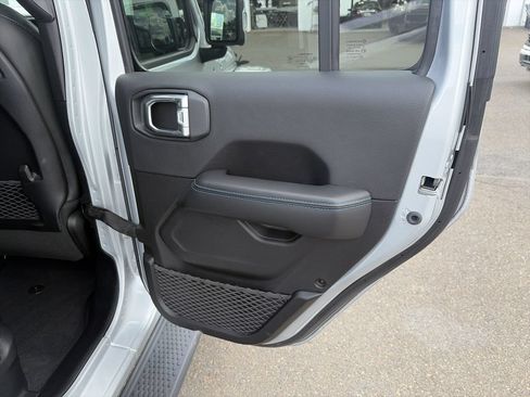 Used 2024 Jeep Wrangler High Altitude AWD/4WD image 19