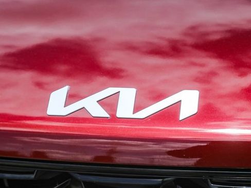 Certified 2024 Kia Sorento S w/ Panoramic Sunroof Package FWD image 7