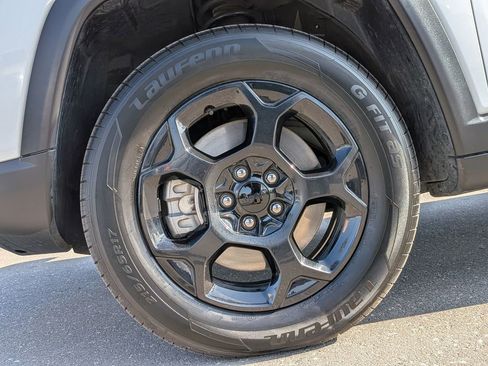 Used 2024 Jeep Compass Trailhawk AWD/4WD image 16