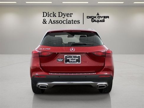 Used 2025 Mercedes-Benz GLA 250 image 3