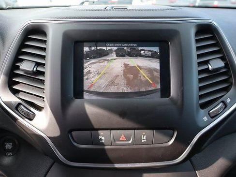 Used 2021 Jeep Cherokee Latitude Lux image 18