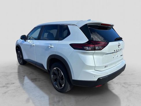 Used 2024 Nissan Rogue SV AWD/4WD image 3