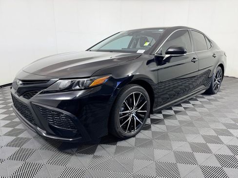 Used 2024 Toyota Camry SE image 10