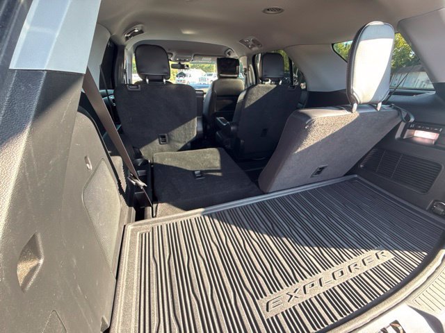 Used 2022 Ford Explorer Limited w/ Equipment Group 301A AWD/4WD image 36