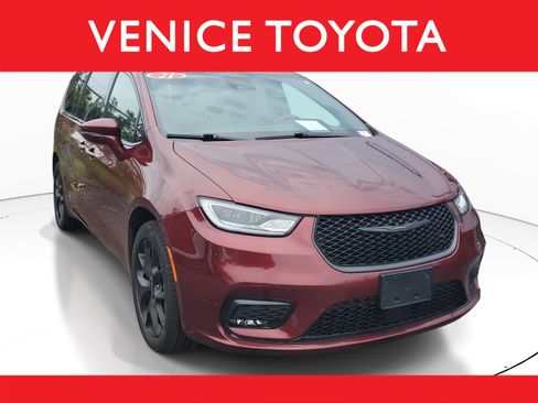 Used 2021 Chrysler Pacifica Touring-L w/ Uconnect Theater Family Group AWD/4WD image 1