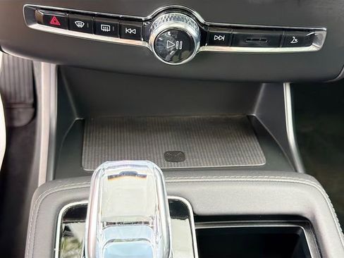 Used 2025 Volvo XC90 B5 Plus image 32