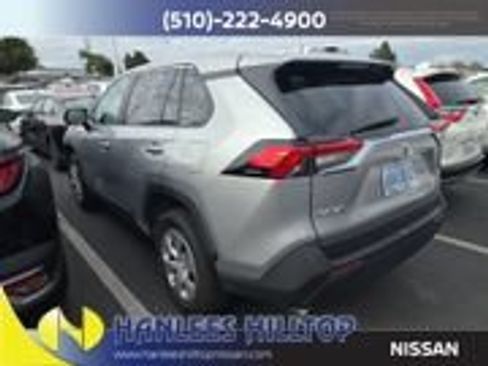 Used 2025 Toyota RAV4 LE AWD/4WD image 4