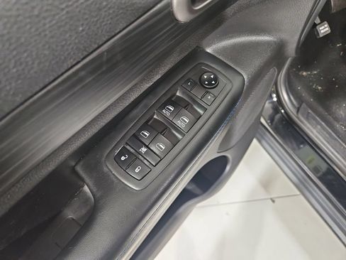 Used 2019 Jeep Grand Cherokee Laredo RWD image 12