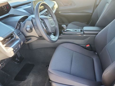 Used 2025 Toyota Prius LE image 7