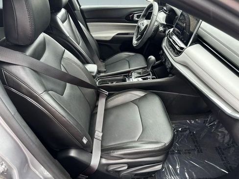 Used 2023 Jeep Compass Limited image 28