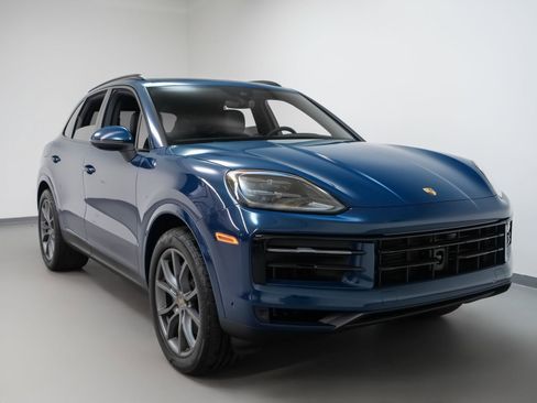 Used 2024 Porsche Cayenne image 10