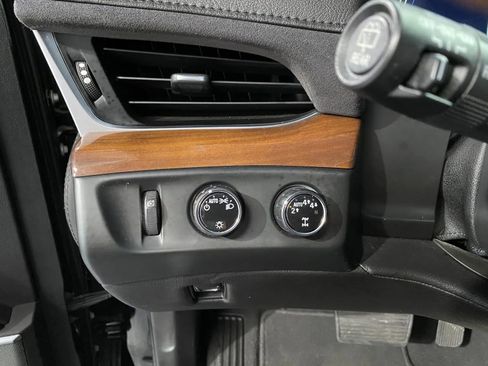 Used 2019 Cadillac Escalade Premium Luxury image 13