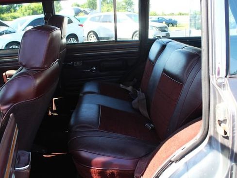 Used 1990 Jeep Grand Wagoneer AWD/4WD image 28