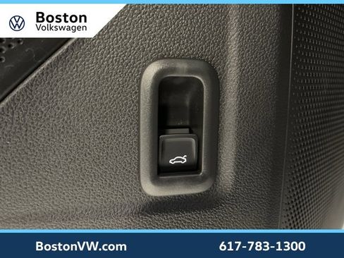 New 2025 Volkswagen Tiguan SE image 30