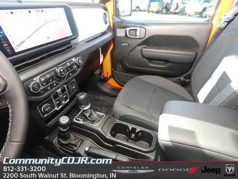 New 2025 Jeep Gladiator Sport image 19