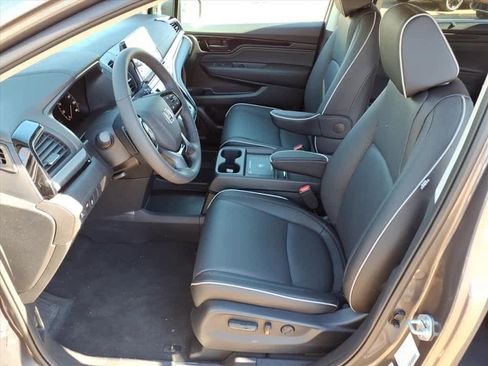 New 2026 Honda Odyssey Touring image 13