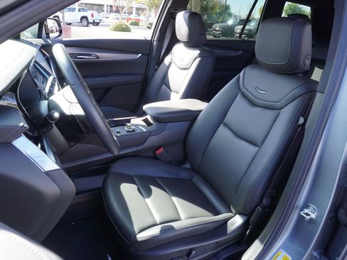 New 2025 Cadillac XT6 Luxury image 15