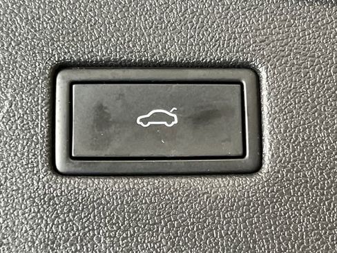 Certified 2023 Volkswagen Tiguan SE w/ Panoramic Sunroof Package FWD image 6