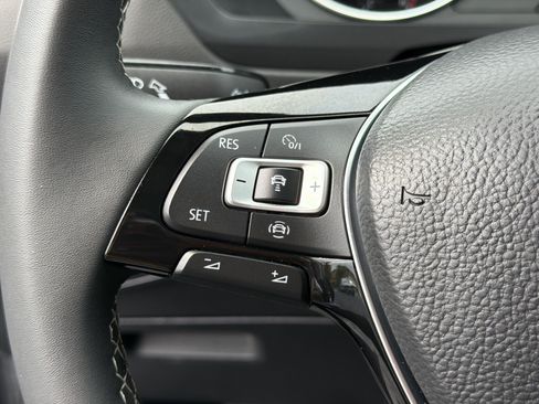 Used 2021 Volkswagen Tiguan SE FWD image 22