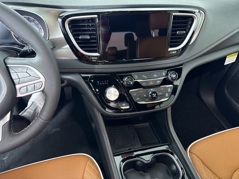 New 2026 Chrysler Pacifica Pinnacle FWD image 26