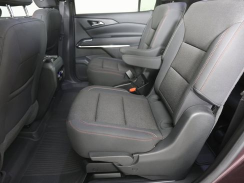 Used 2024 Chevrolet Traverse Z71 image 12