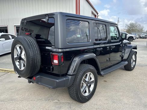 Used 2019 Jeep Wrangler Unlimited Sahara image 7