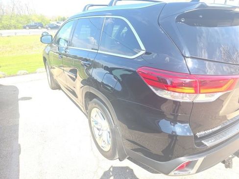 Used 2019 Toyota Highlander Limited image 2