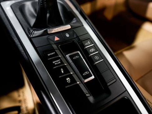 Used 2015 Porsche 911 Targa 4S image 16