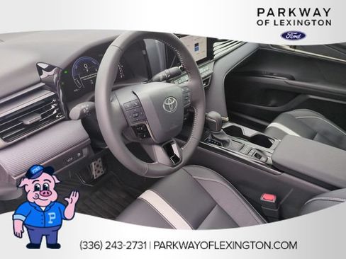 Used 2025 Toyota Camry SE w/ Convenience Package FWD image 15