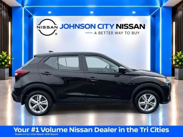 Certified 2025 Nissan Kicks Play S FWD image 3