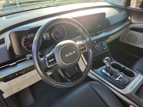 Used 2022 Kia Carnival LX image 22