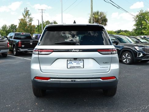Used 2023 Jeep Grand Cherokee Laredo RWD image 7