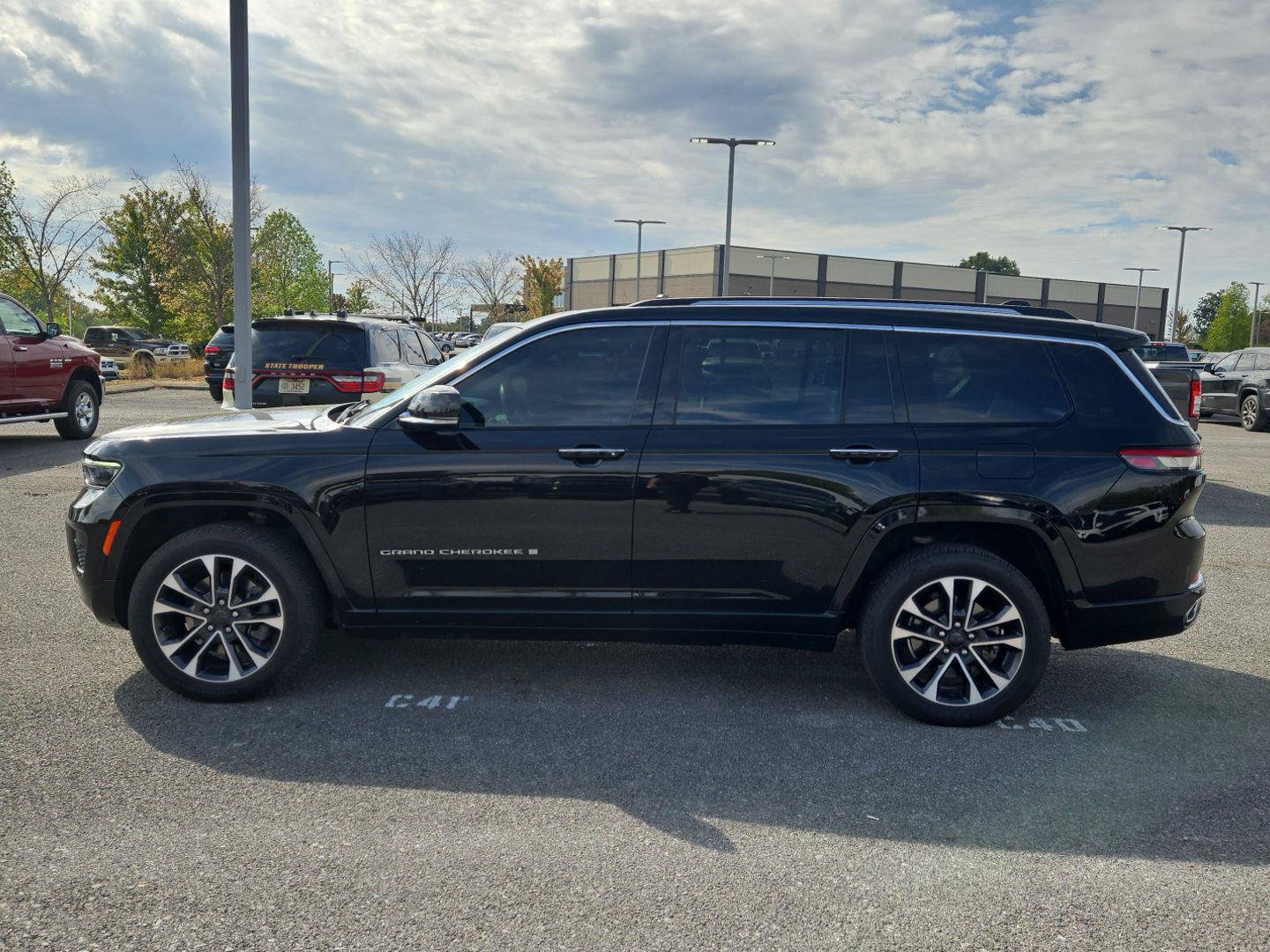Used 2021 Jeep Grand Cherokee L Overland w/ Luxury Tech Group IV AWD/4WD image 4