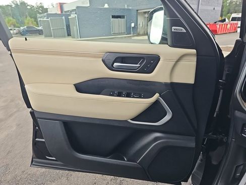 Used 2025 Nissan Armada Platinum Reserve RWD image 33