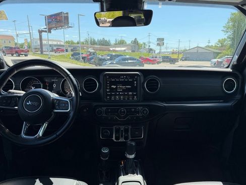 Used 2020 Jeep Wrangler Unlimited Sahara AWD/4WD image 11