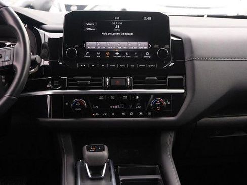 Used 2025 Nissan Pathfinder SL AWD/4WD image 26