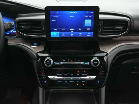 Certified 2023 Ford Explorer Platinum w/ Class IV Trailer Tow Package AWD/4WD image 17