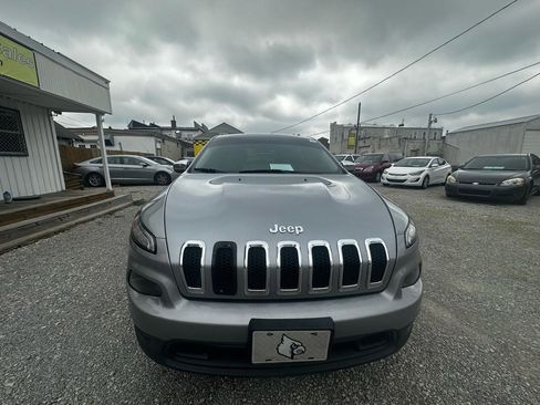 Used 2016 Jeep Cherokee Sport image 9
