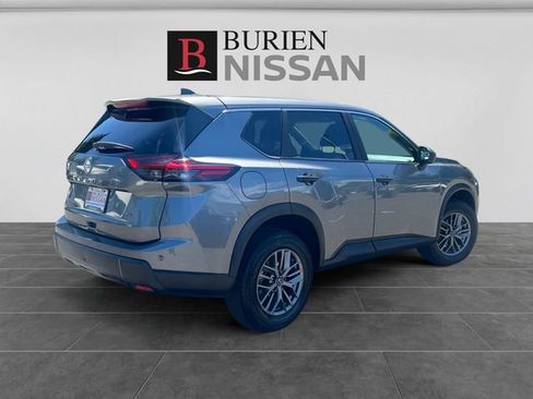 Used 2024 Nissan Rogue S AWD/4WD image 5