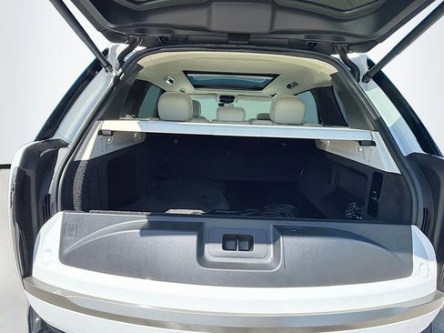 Used 2024 Land Rover Range Rover SE image 12